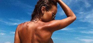 Abby Dowse topless na plaży