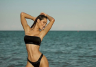 Alejandra Ghersi pręży ciało w bikini
