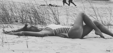 Alessandra Ambrosio wypoczywa na rajskich plażach
