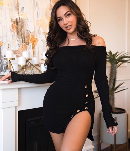 Ana Cheri w eleganckich czarnych sukienkach