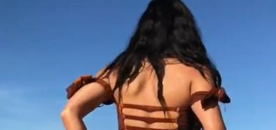 Ana Cheri gorąca na piasku w bikini