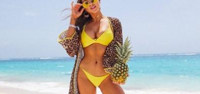 Arianny Celeste kusząco w bikini z ananasem