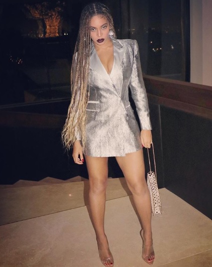 Beyonce w srebrnym body