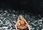 Candice Swanepoel w strojach kąpielowych marki Tropic of C