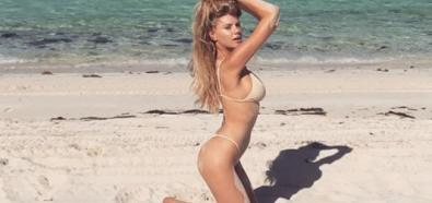 Charlotte McKinney gorącą kocicą w bikini