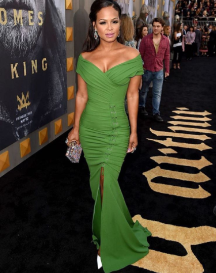 Christina Milian w eleganckiej zielonej sukni