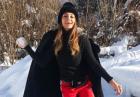 Cristina Buccino zakopana w śniegu