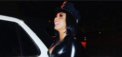 Demi Lovato gorącą policjantką