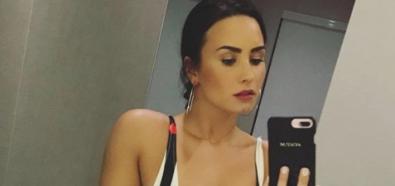 Demi Lovato wabi ciałem w basenie