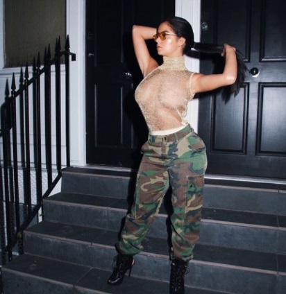Demi Rose w wojskowych spodniach 