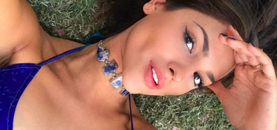 Eiza Gonzalez wypoczywa na trawie