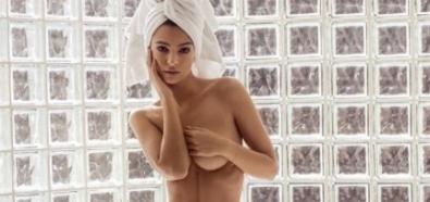 Emily Ratajkowski topless w łazience