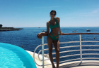 Emily Ratajkowski w seledynowym bikini