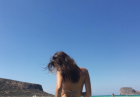 Emily Ratajkowski skąpo odziana na plaży
