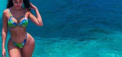 Jailyne Ojeda Ochoa pociągająco w seledynowym bikini