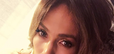 Jennifer Lopez uśmiechnięta i... zakochana