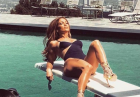 Jennifer Lopez w sportowym staniku