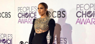Jennifer Lopez promienieje w białej sukni