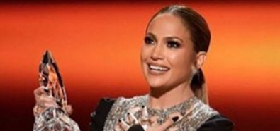 Jennifer Lopez promienieje w białej sukni