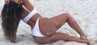 Jessica Burciaga samotnie na plaży