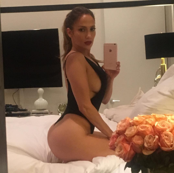 Jennifer Lopez - gorące zdjęcie z łóżka