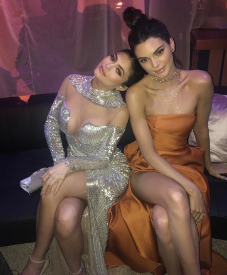 Kylie i Kendal Jenner na Złotych Globach