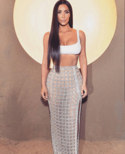 Kim Kardashian nago w pościeli