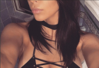 Kim Kardashian w seksownej czarnej sukience