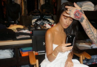 Kourtney Kardashian owinięta w ręcznik