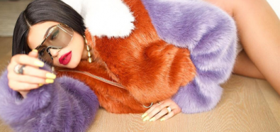 Kylie Jenner w kolorowym futrze