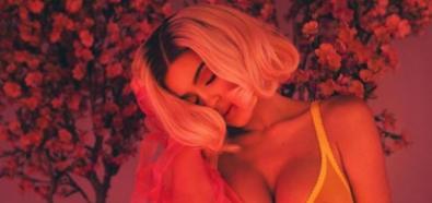Kylie Jenner ponętnie w żółtej bieliźnie