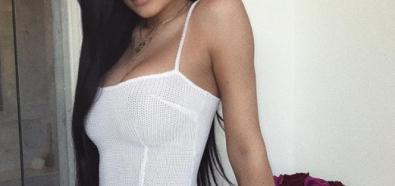 Kylie Jenner pociągająco w białej sukience