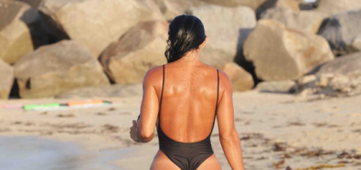 Michelle Lewin ekstremalnie ćwiczy na plaży