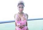 Nicki Minaj w klasycznej i eleganckiej stylizacji 