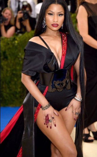 Nicki Minaj odsłoniła dekolt i nogi