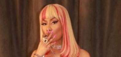 Nicki Minaj w obcisłych lateksowych spodniach