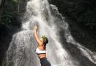 Nicole Scherzinger aktywnie ćwiczy pod wodospadem