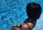 Oksana Ovseenko chłodzi gorące ciało w basenie