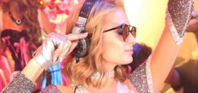 Paris Hilton znów za konsoletą