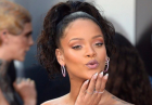 Rihanna w gustownej różowej sukni