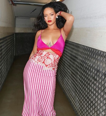 Rihanna w zwiewnej sukience