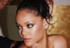 Rihanna bez stanika w sukience
