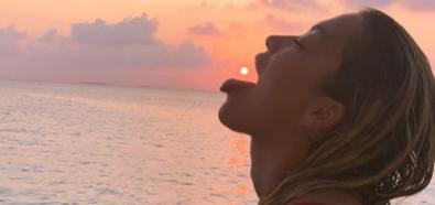 Rita Ora cała mokra po kąpieli w morzu