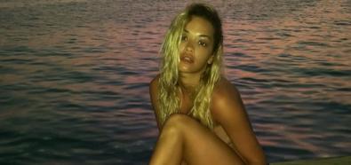 Rita Ora naga na plaży