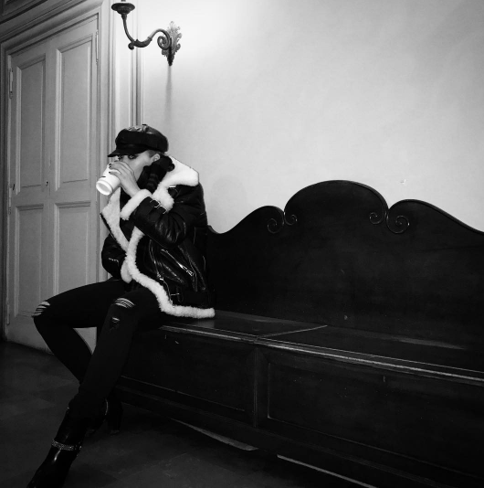 Rita Ora w czarno białej odsłonie