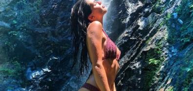 Sara Sampaio wypoczywa w bikini na słońcu