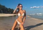 Silvia Caruso pręży ciało w bikini