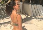 Silvia Caruso w panterkowym bikini na plaży