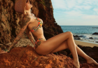 Tina Louise - tatuaże na nagim ciele