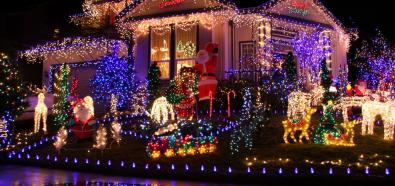 Szalone świąteczne dekoracje domów